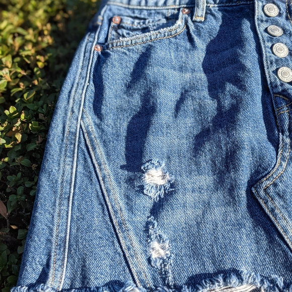WE THE FREE distressed button fly denim skirt  Size 27 / 4 - Picture 9 of 11